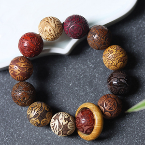 Nuovo Braccialetto Ecologico in Legno Dipinto con Design Europeo e <span class=keywords><strong>Perline</strong></span> Intagliate per Uomo - Product Image 6