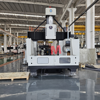 Centre d'usinage CNC automatique de type portique DVP, 3-4 mètres carrés, robuste, pour fraisage vertical, lit coulissant pour découpe de métaux BT50