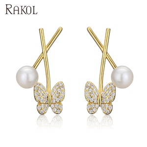 RAKOL EP5130 Pendientes de tuerca hipoalergénicos chapados en oro blanco con forma de mariposa para mujer - Product Image 2