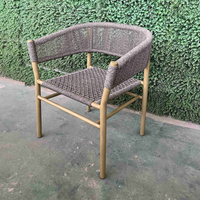 Mobilier de jardin d'extérieur-Ensemble de patio moderne avec chaise de jardin solide en bois et chaise de salle à manger tissée en corde