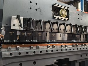 Yichang Intelligent Synchronized Press Brake Automatic High Rigidity Carbon Steel <b>Bending</b> <b>Machine</b> - Product Image 1