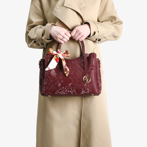 Elegante Bolso Tote para Mujer, Bolso de Mano de Cuero PU con Estampado de Serpiente Roja y Pañuelo, Bolsos de Hombro Grandes para Mujer, Bolso de Diseñador 2026 - Product Image 2