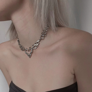 Retro Punk hueco llama tótem amor COLLAR COLGANTE Ins Hip-hop personalidad clavícula cadena accesorio - Product Image 3