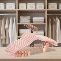 Großhandel Moderne & Stoff-Kleiderbügel für Bekleidungsgeschäfte – Röcke, Hosen, Jeans-Bügel mit Clip, Mantel-, Anzug-, Hemd-Kleiderbügel aus Kunststoff und Samt