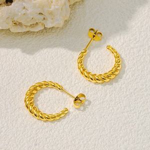 <span class=keywords><strong>Orecchini</strong></span> da donna <span class=keywords><strong>di</strong></span> lusso in oro placcato oro 18K in acciaio inossidabile senza intaccature gioielli alla moda con <span class=keywords><strong>orecchini</strong></span> <span class=keywords><strong>di</strong></span> <span class=keywords><strong>marca</strong></span> - Product Image 3