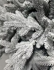 Arbres de Noël artificiels en PVC et PE de haute qualité de 6 pieds, 7 pieds, 7.5 pieds et 10 pieds Edelweiss à prix d'usine. - Product Image 3