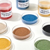 Sable époxy coloré écologique (7-120 Mesh), antidérapant et résistant à l'usure, disponible en plusieurs couleurs pour les joints de sol et la décoration des allées.