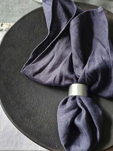 Offre Spéciale : Porte-serviettes en métal argenté pour table à manger – Accessoire de décoration de luxe réutilisable, disponible à la vente - Product Image 1