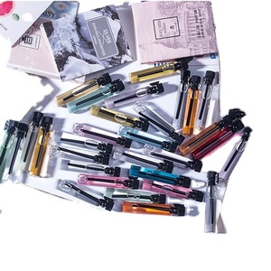 Nouveau design de carte d'emballage de bouteille d'échantillon de parfum de <span class=keywords><strong>poche</strong></span> <span class=keywords><strong>vide</strong></span> de 2ml en gros - Product Image 1