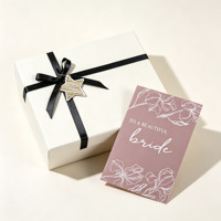 Coffret Cadeau Mariée en Gros, Ensemble Cadeau Douche Nuptiale, Robe en Satin, Tasse en Verre, Bracelet, Trousse de Maquillage, Cadeau de Mariage avec Logo Personnalisé OEM