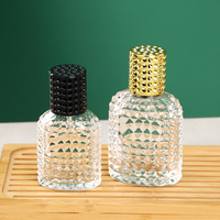 Flacon de parfum en verre transparent rectangulaire gaufré, vide, avec texture cristalline, étiquette personnalisée