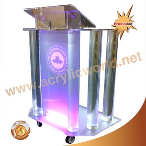 Pupitre en acrylique transparent sur pied, moderne, avec surface de lecture spacieuse et étagère de rangement pour églises et événements - Product Image 3
