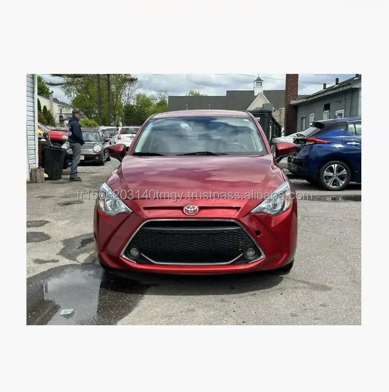 Mano destra Toyota Yaris L 4dr berlina rossa 2019 usato Hatchback Compact car sterzo a sinistra con guida a destra veicoli in vendita