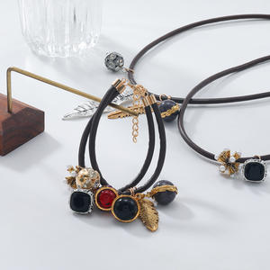 Set Kalung dan Gelang Wanita Simia <span class=keywords><strong>Feather</strong></span> <span class=keywords><strong>Pendant</strong></span> New Ethnic Storm, Berlian Metalik Hitam - Product Image 5