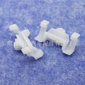 Clip de porte Mercedes-Benz Classe C A2109970033 – Fixation en plastique pour bandes antidérapantes et garnitures de bas de caisse - Product Image 2