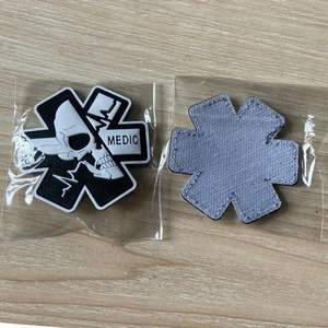 カスタムグローインダーク3Dソフトロゴ3D戦術バッジフックループ制服<span class=keywords><strong>Morale</strong></span> Skull Medic医療用PVCパッチ帽子ゴム用PVC - Product Image 6