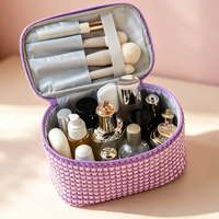 Nouvelle conception, trousse de maquillage mignonne de couleur violette, personnalisable, couleur unie, surface brillante, sacs cosmétiques à fermeture éclair pour femme avec poignée