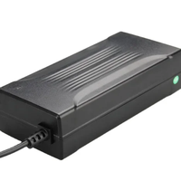 Chargeur d'alimentation adaptateur secteur C150 54.6V 3A pour batterie lithium-ion 48V 13S
