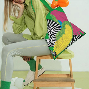 Sac fourre-tout en toile imprimée tendance, best-seller viral, grande capacité, sac à bandoulière pour étudiant, idéal pour le <span class=keywords><strong>soutien</strong></span> <span class=keywords><strong>scolaire</strong></span>, avec clip - Product Image 3