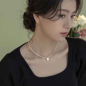 Collar de Perlas de Agua Dulce Naturales, Ligeras y Lujosas, con Letras Modernas, Colgante de Etiqueta, Collar de Perlas para Clavícula Extremadamente Pequeño - Product Image 2