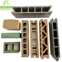 Moule de co-extrusion WPC couche ASA/moule d'extrusion composite en bois/moule d'extrusion pour panneau de clôture de plancher de terrasse WPC