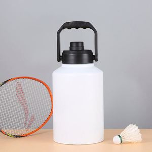 Bouteille d'eau isotherme sous vide en acier inoxydable à double paroi de 128 oz (un gallon) avec couvercle à paille - Product Image 1
