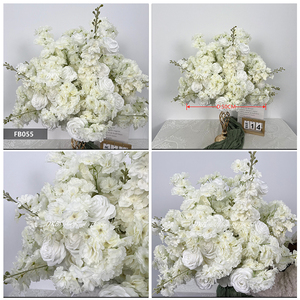Disponibile nel Magazzino USA: Sfera di Fiori Artificiali Bianchi da 50cm per Centrotavola Matrimoniali, Decorazioni per Hotel, Casa e Compleanni - Product Image 3