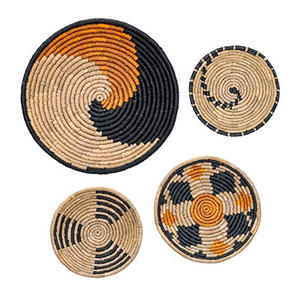 Juego de cuatro cestas redondas bohemias rústicas para decoración de pared, diseño tradicional con patrón de plantas de primavera - Product Image 1