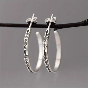 Aretes Huggie con Diseño de Corazón y Huella de Pata para Mujer, Joyería de Moda Inspirada en Mascotas - Product Image 1