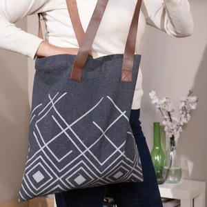 Sac fourre-tout en tissu de coton égyptien pour femme, avec fermeture éclair, doublure en toile, longues poignées, intérieur spacieux pour un usage quotidien - Product Image 1