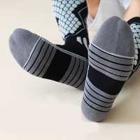 Nouvelles chaussettes de cyclisme, ski et football pour hommes, décontractées, à compression, color-block, antibactériennes, anti-odeurs, en tissu éponge, mi-mollet