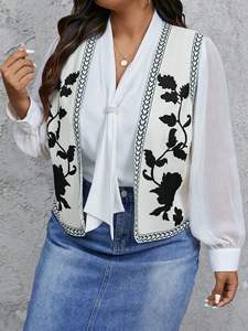 เสื้อแจ็คเก็ตบอมเบอร์ผ้าฝ้ายปักลายดอกไม้สไตล์โบฮีเมียนอินเดียสีขาว งานแฮนด์เมด สำหรับฤดูใบไม้ร่วงและฤดูหนาว เป็นมิตรกับสิ่งแวดล้อม แบบเย็บต่อผ้า - Product Image 3