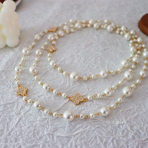 French Retro Long Four-leaf Clover Pearl Sweater Chain, <strong>a</strong> High-end, Light Luxury and Fashionable Vintage <strong>Necklace</strong> for Women - Product Image 3