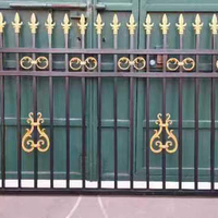 Clôture de sécurité extérieure en acier galvanisé au design moderne pour maison, ferme et agriculture, portails, portes, panneaux de clôture et treillis facilement assemblables