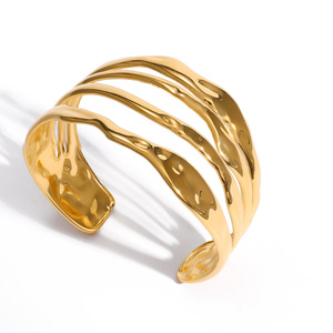 กำไลข้อมือสแตนเลสสตีลชุบทอง 18K สี่ชั้น ดีไซน์โปร่งลายเรียบง่าย เครื่องประดับแฟชั่นสำหรับทุกเพศ - Product Image 5