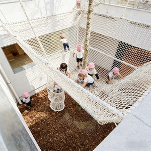 Filet d'escalade suspendu en nylon pour enfants, personnalisé, pour intérieur, à fixer sur arbre, avec tunnels cylindriques, écologique, pour maternelle - Product Image 3