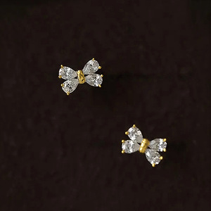 Orecchini a perno con fiocco dolce per donna, design minimalista, accessori per l'orecchio da indossare tutti i giorni - Product Image 4
