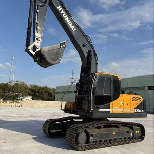 รถขุดไฮดรอลิกแบบตีนตะขาบ Hyundai 220LC-9 ขนาด 22 ตัน 9 ล้อ  มือสอง ใช้งานน้อย  เครื่องยนต์คัมมินส์ สภาพดีเยี่ยม - Product Image 1