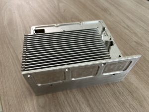 Kundenspezifische Bearbeitung von stranggepresstem Aluminium- und Edelstahlprofilzubehör mit CNC-Maschinen und Räumdienstleistungen - Product Image 5