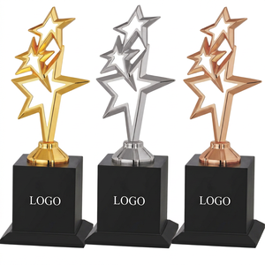Atractivo trofeo estrella para eventos anuales de la empresa. Trofeo corporativo premium con un diseño moderno y atractivo para reconocimiento empresarial. - Product Image 1