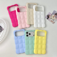 Coque de téléphone en silicone souple 3D à grille couleur unie pour iPhone 14 15 16 17 18 Pro Max avec bracelet nuage mignon et protection antichoc