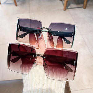 H3-7934 แว่นกันแดดทรงสี่เหลี่ยมไร้กรอบ UV400 กรอบโลหะเลนส์พีซีผู้หญิงแฟชั่นแว่นกันแดดประเภท 3 สีเขียว - Product Image 1