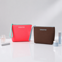 Sac cosmétique personnalisé en néoprène OEM, rembourré et doux, avec fermeture éclair supérieure et dragonne, pour femme, organiseur de voyage pour articles de toilette
