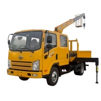 Camion grue compact FAW 4x2 à transmission directe d'usine, 150 CV, double cabine, pompe hydraulique, moteur, flèche pliante, empattement 3300 mm