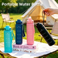 Bouteille de sport de 1000 ml avec marquages de temps clairs, couvercle et paille, portable pour la salle de sport, les voyages, la randonnée, l'école et le bureau