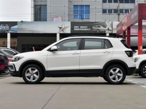 Volkswagen T-Cross 2023 1.5L L4 6AT d'occasion à vendre – 5 places, conduite à gauche, intérieur sombre, voiture de ville économique et confortable pour le quotidien - Product Image 3