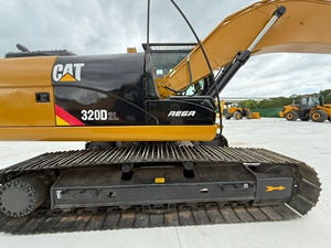 Excavadora hidráulica de cadenas CAT 320D2L de 20 toneladas usada en buen estado para trabajos de terraplenes y construcción - Product Image 3