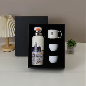Coffret Cadeau Thermos Imprimé 5D en Gros, Bouteille de 600 ml avec Petits Gobelets de 75 ml pour Cadeaux de Fêtes Arabes - Product Image 4