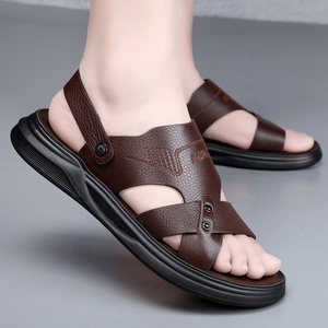 Sandales en cuir véritable pour hommes, bout ouvert, semelle extérieure en caoutchouc antidérapante, tongs d'été tendance, semelle intermédiaire en EVA, design à boucle marron - Product Image 3