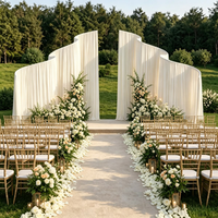 Décor de mariage luxueux, toile de fond en forme de S, cadre métallique incurvé, rideau ivoire, draperie de mariage pour la décoration de mariage